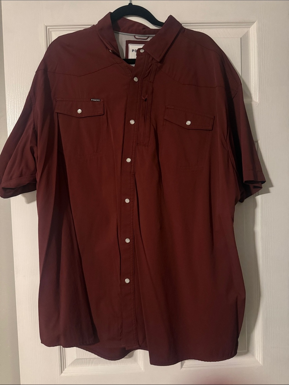 Men's Short Sleeve Button-Down Shirt in Maroon